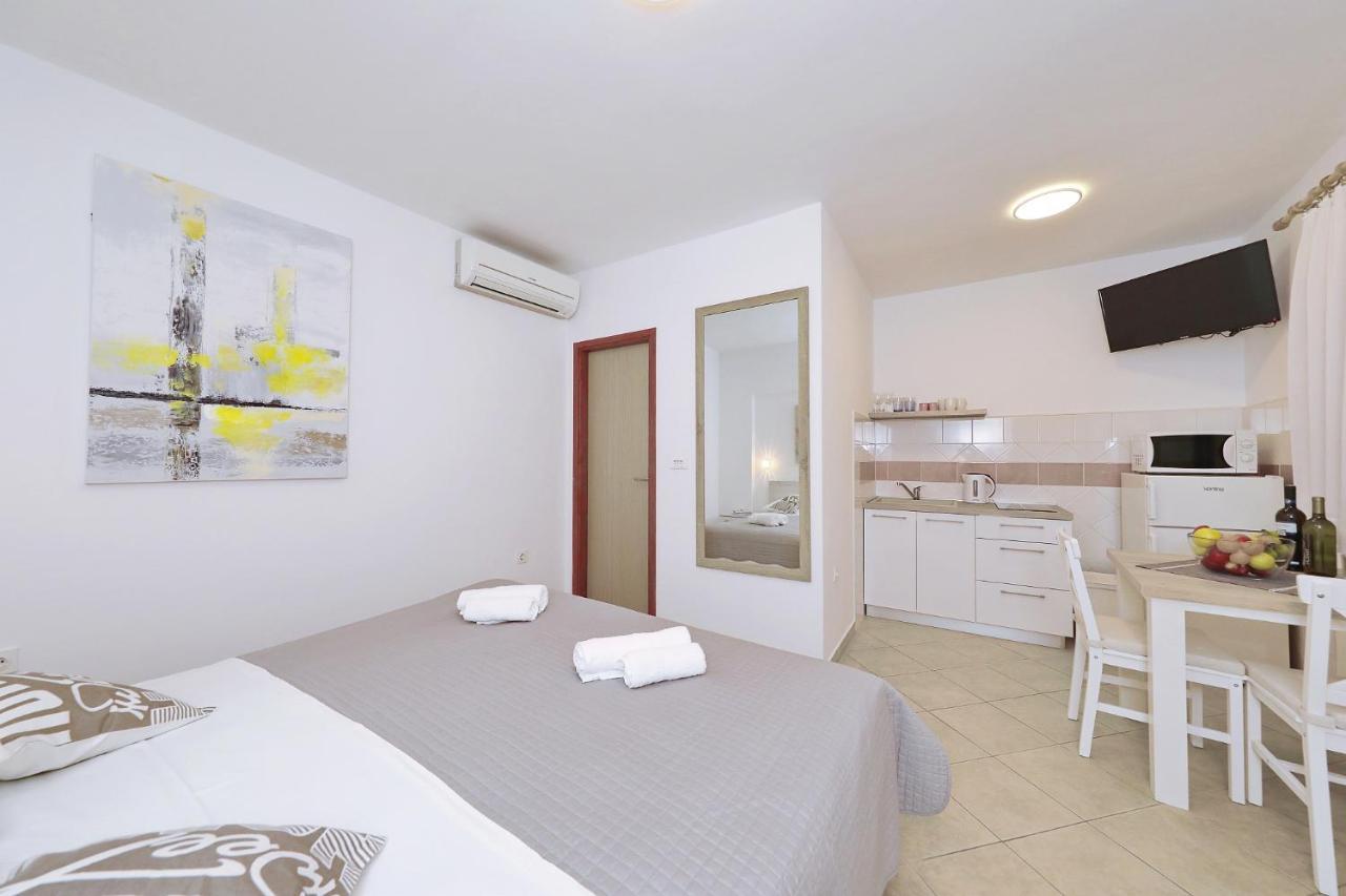 Apartmani Strpic Biograd Na Moru Buitenkant foto