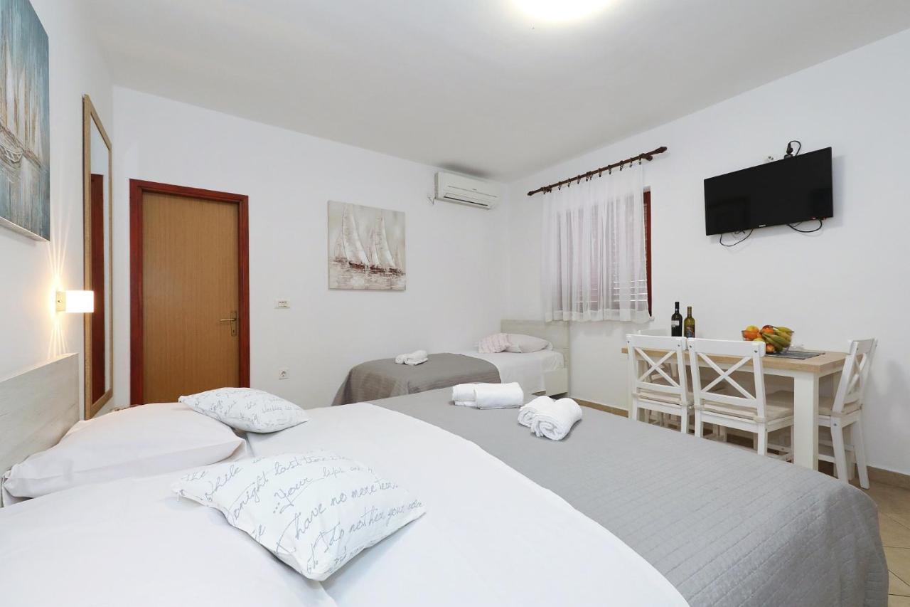 Apartmani Strpic Biograd Na Moru Buitenkant foto
